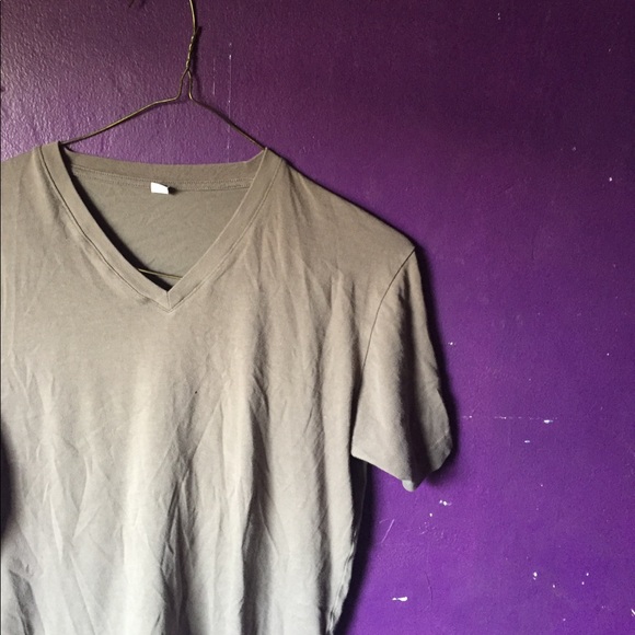 UNIQLO Men’s Small V-Neck Shirt - Picture 4 of 7